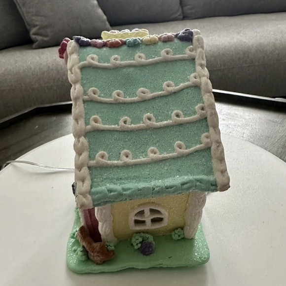 - Easter Light Up Pastel Gingerbread House 5.5” Clay Dough - Picture 4 of 7
